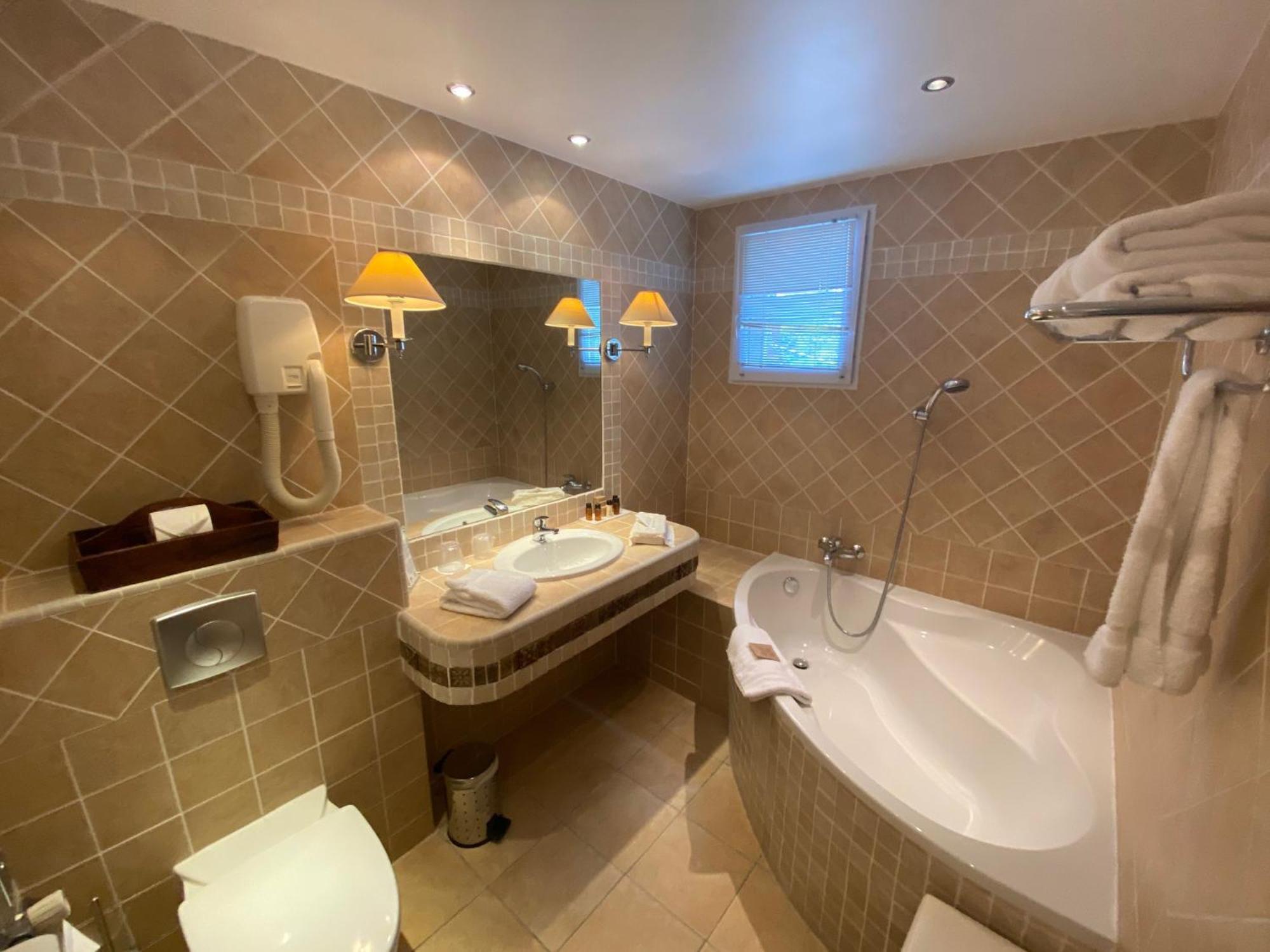 Hotel Le Chalet D'Auron Restaurant Et Spa Екстер'єр фото